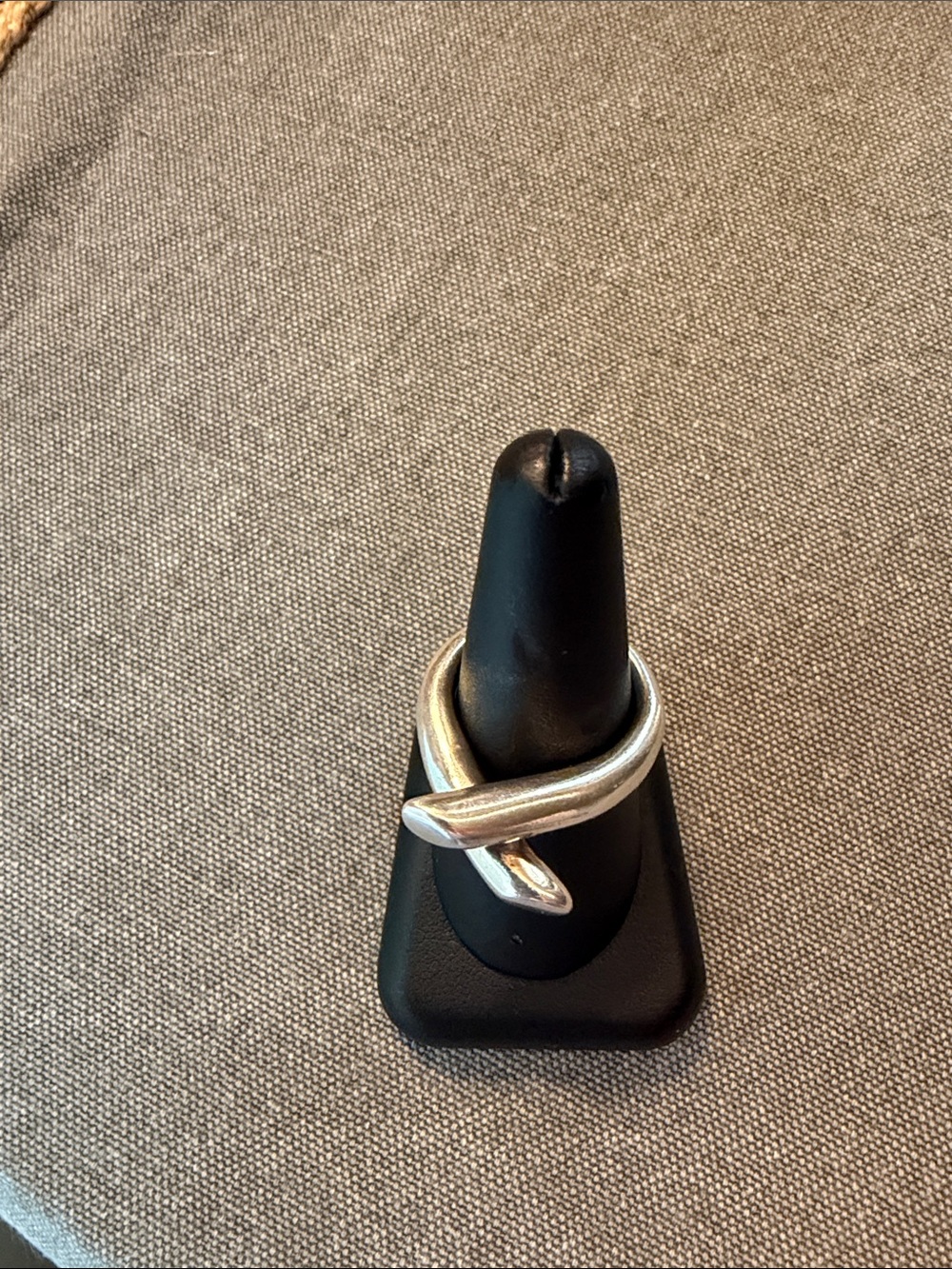 UNO de 50 Ring with two intertwined organic forms
Size 8